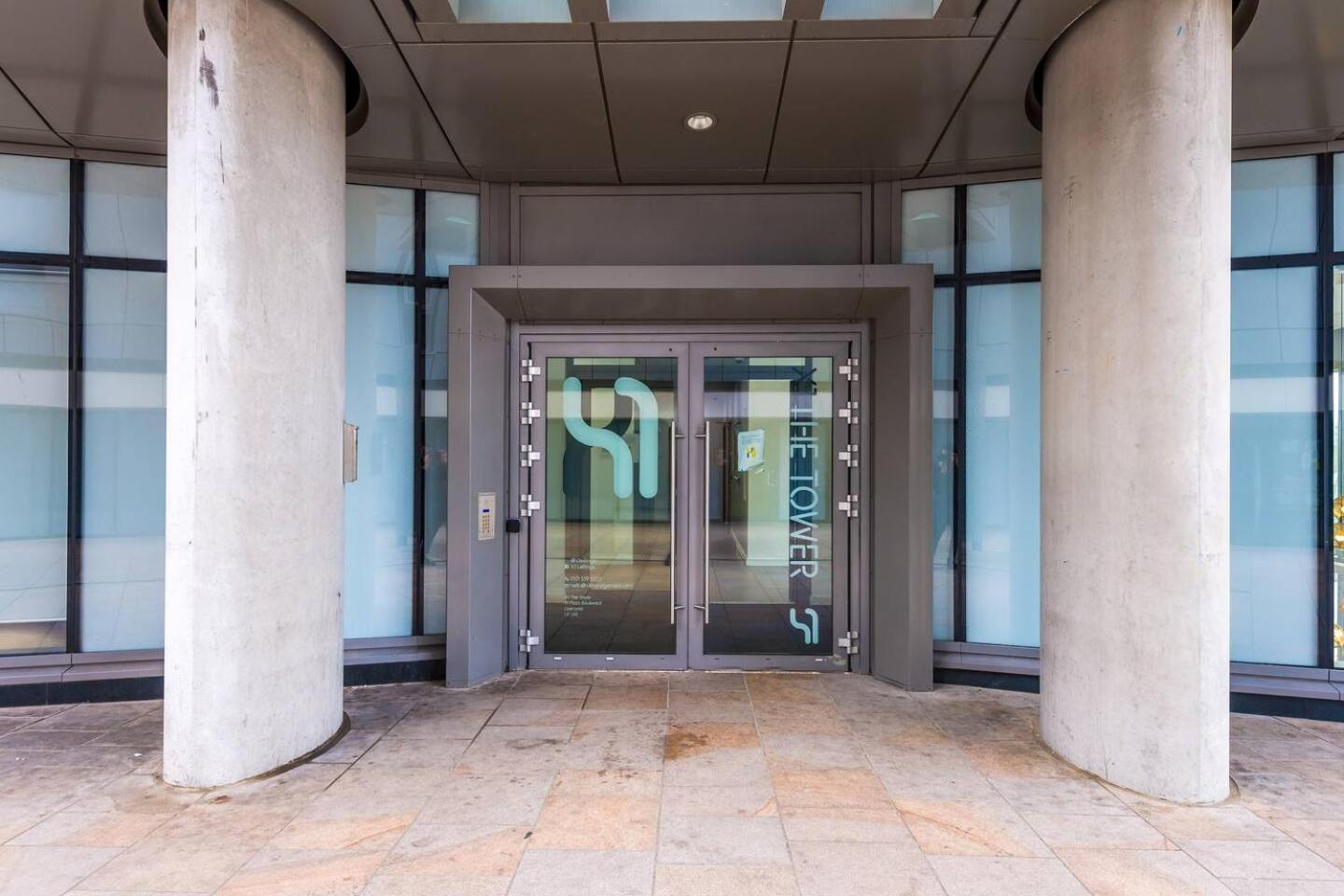 High Reviewed 1-Bed With Parking Central Location Liverpool Bagian luar foto