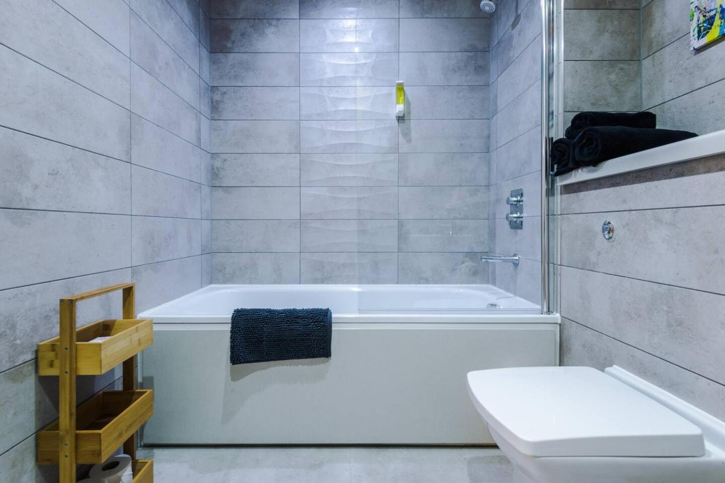 High Reviewed 1-Bed With Parking Central Location Liverpool Bagian luar foto